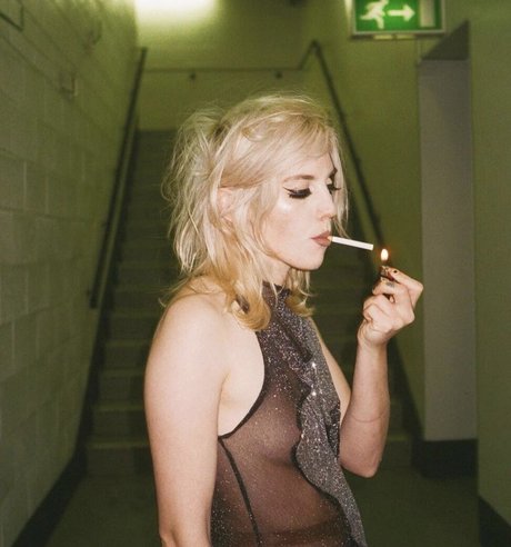 Izzy Phillips star free photos