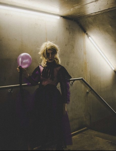 Izzy Phillips model xxx pic