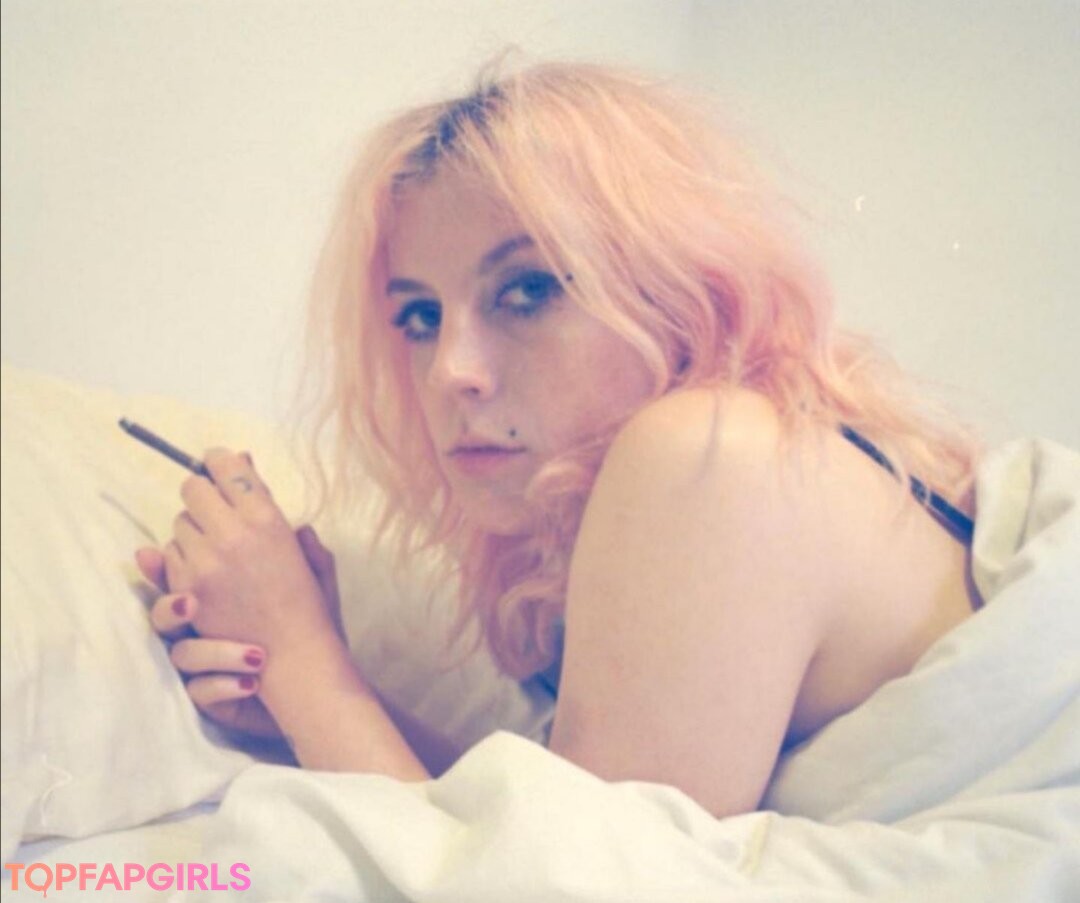 Izzy Phillips nice model pictures