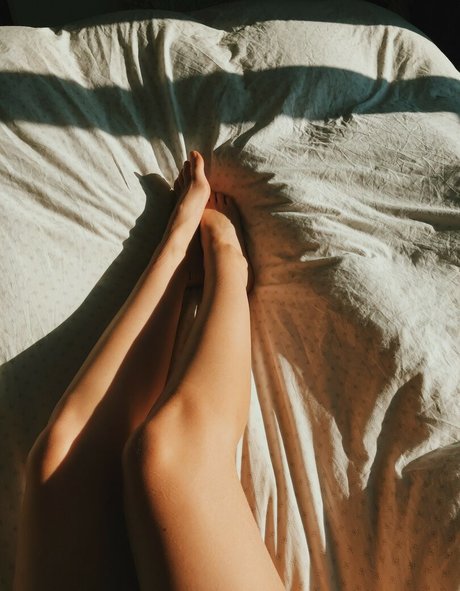 Ellbat pornographic model photo