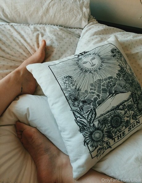 Ellbat model xxx picture