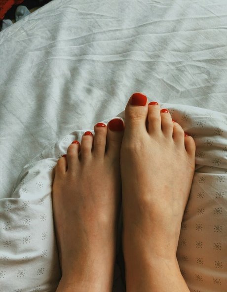 Ellbat sexy actress pics