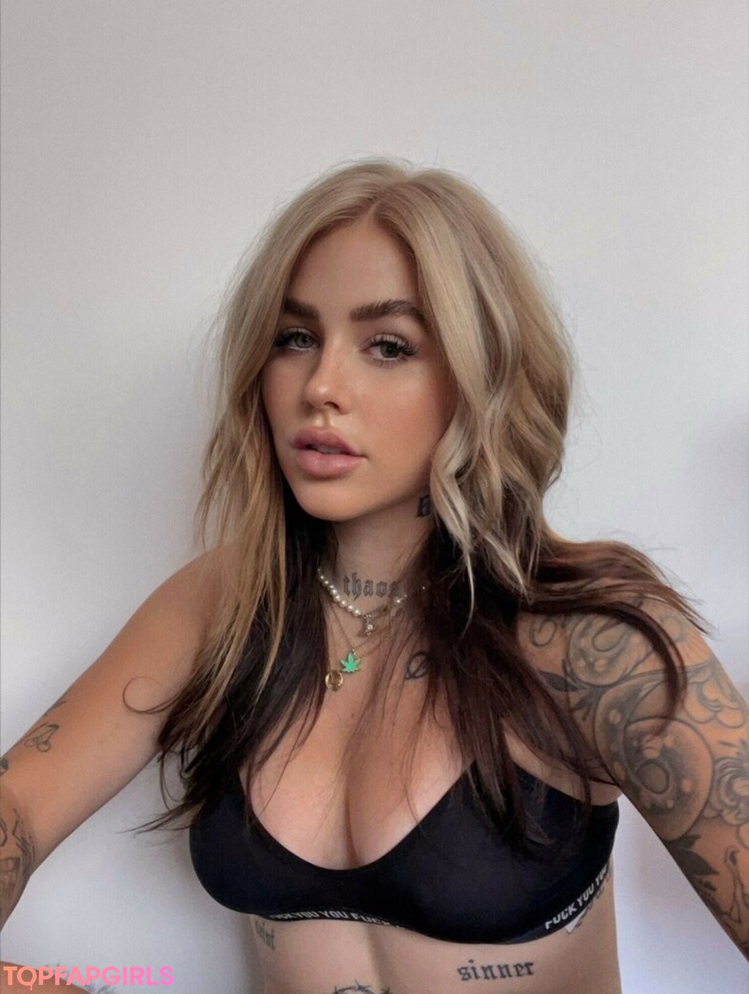 CrayCraysounds model xxx photos