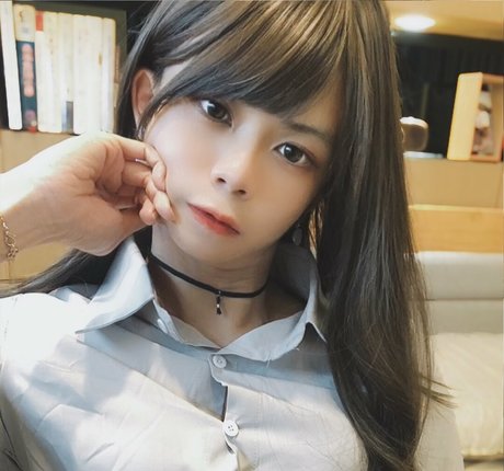 Luoluo sexy actress photos