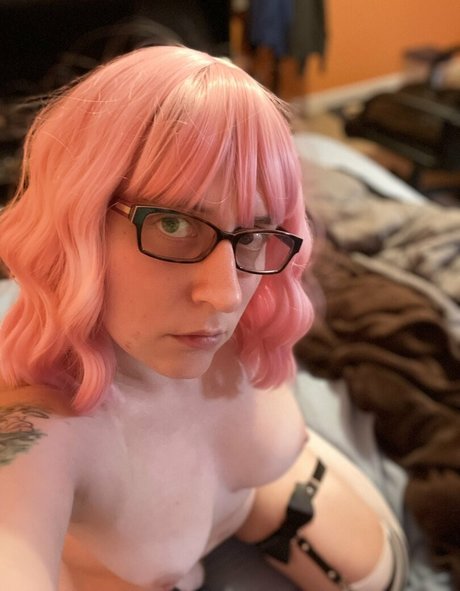 LyraLEWD pornstar erotic pictures