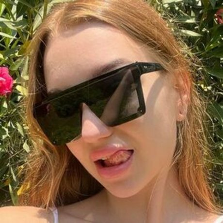 di tsm model nudes galleries