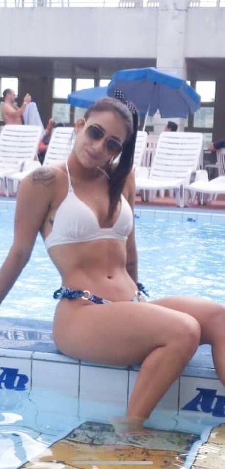 Julia Abade hd actress pictures