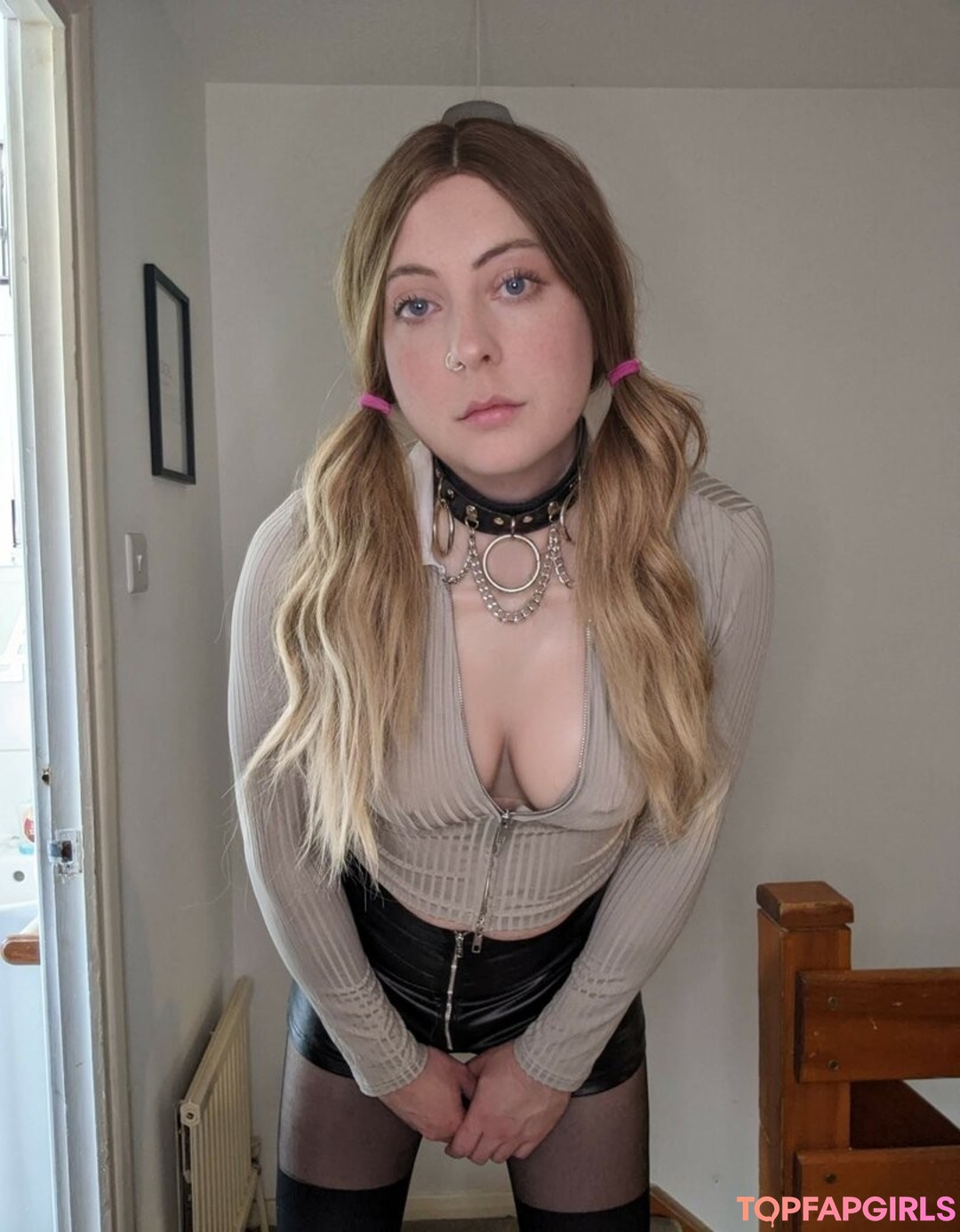 Pony CD nude pornstar archive