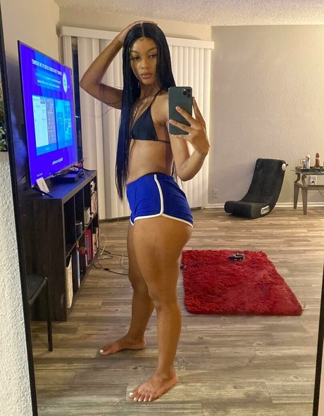 honeyqoldd model nude pics