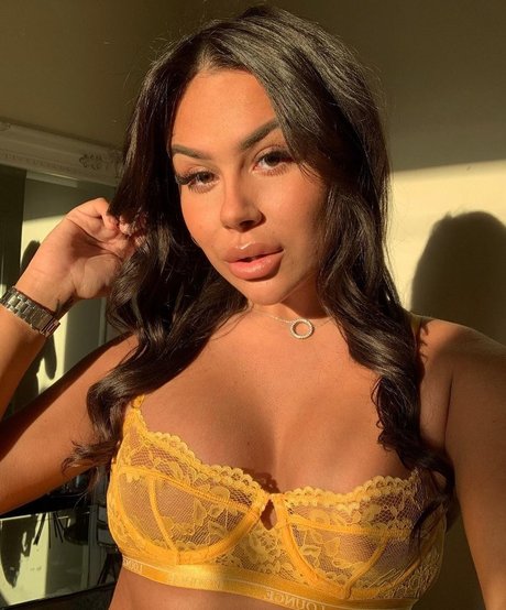 Maisie Croft porn actress image