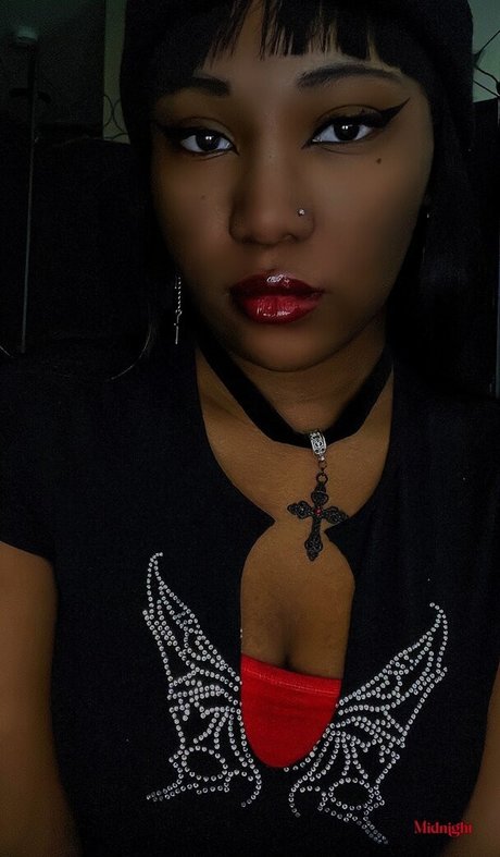 sierraemari nudes model images