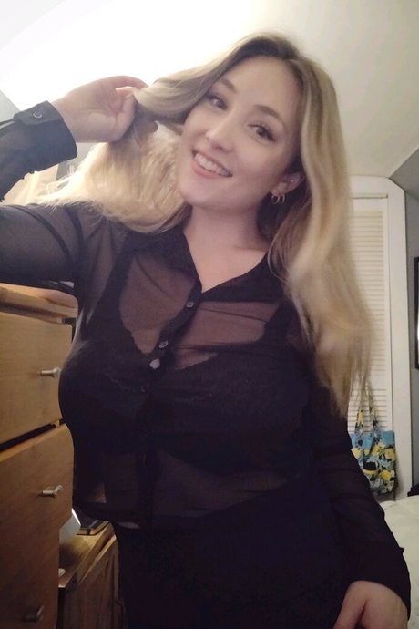 juliatvgames model beautiful image