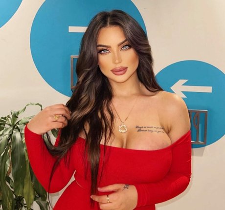 Wejdan Benarous sexy actress pictures