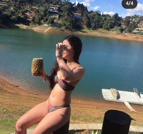 Heloisa Assis hot model photos