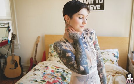 Femme Puppy pornstar erotic image