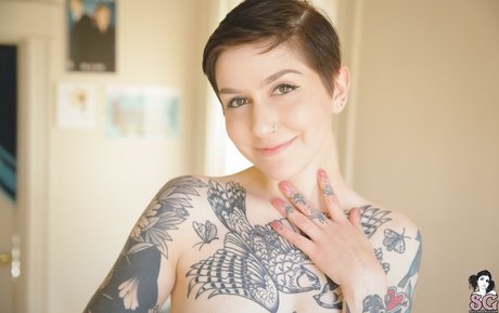 Femme Puppy model erotic image