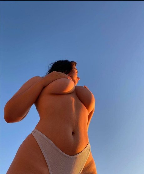 Badgalanti model beautiful picture