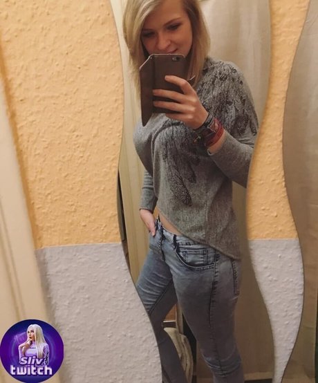 Sintica nice pornstar img