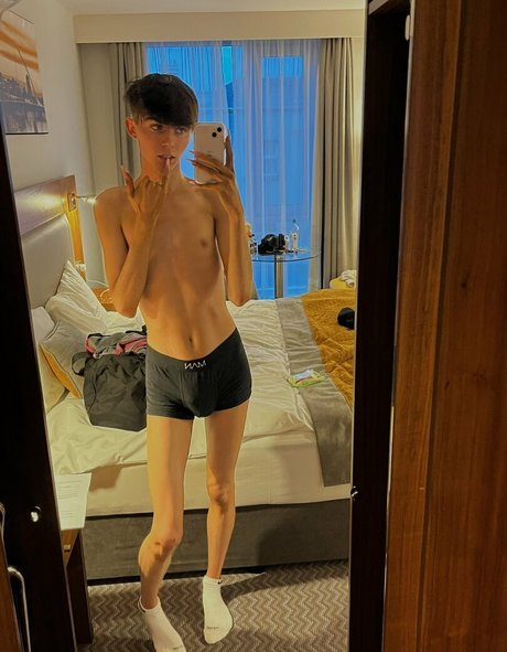 dolladills erotic actress pics