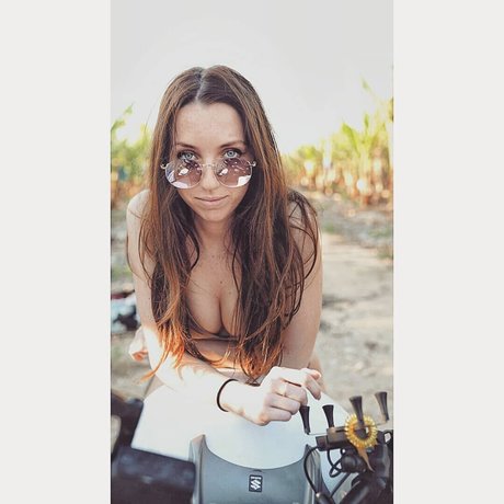 Liza Alt hd model pictures