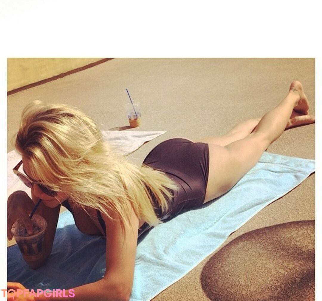 Cassie Scerbo sexy actress pic