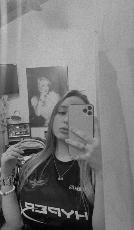 Bun1aca art actress galleries