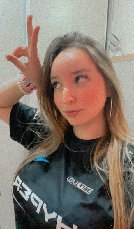 Bun1aca model naked photos