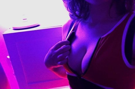 tiny onlyfans hot naked gallery