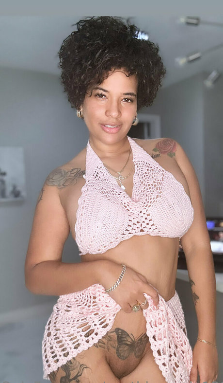 cynthiagarcia1212 art model pic