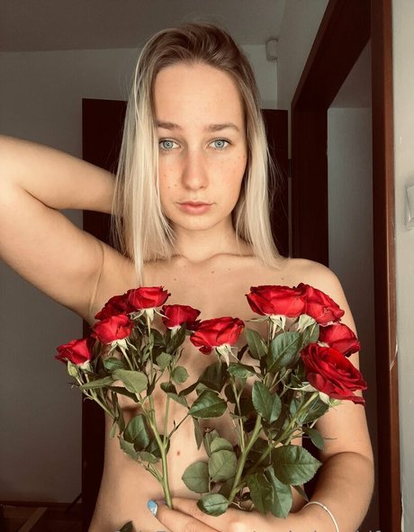 realmiagoldfree pornstar nice image