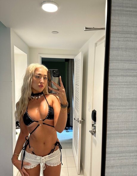 Madds model nice picture