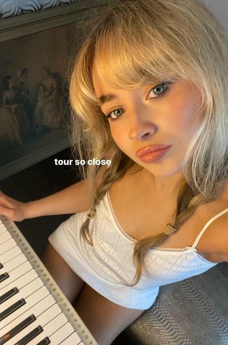 Sabrina Carpenter beautiful pornstar images