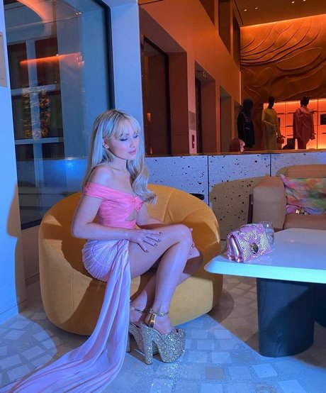 Sabrina Carpenter porn actress galleries