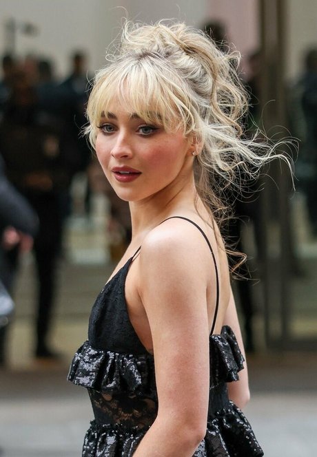 Sabrina Carpenter model hot pic