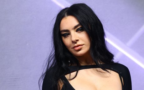 brunette petite onlyfans porno photo