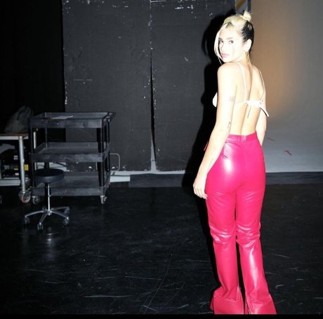 blonde midget onlyfans art naked pics