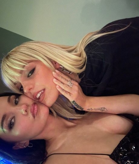 fingering squirt onlyfans art xxx archive