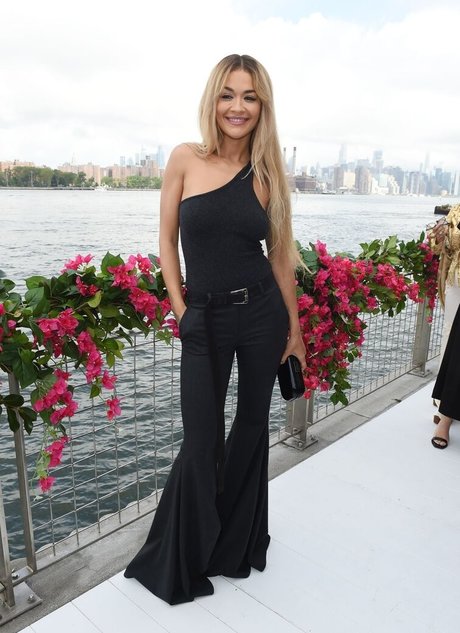 skinny brunette onlyfans free porn pic