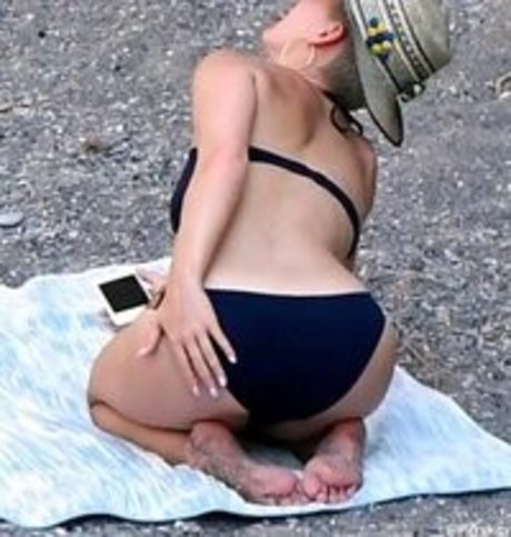 transgender onlyfans sexy naked pic