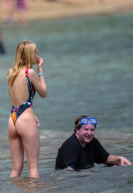 Nicola Peltz exclusive model image