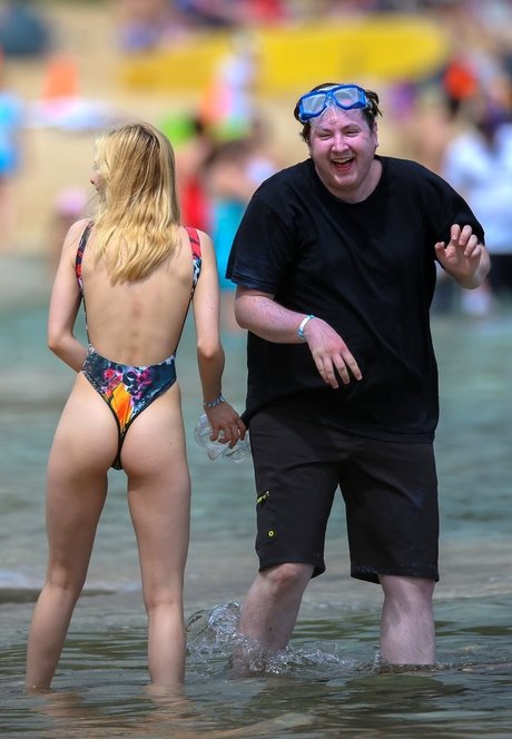 Nicola Peltz pretty pornstar photos