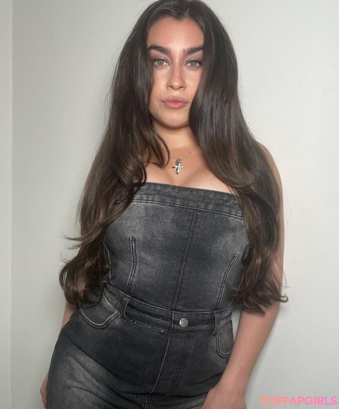 Lauren Jauregui pretty model gallery