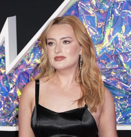 Amelia Dimoldenberg erotic model pics