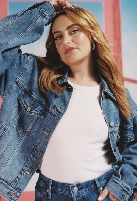 Amelia Dimoldenberg top profile image