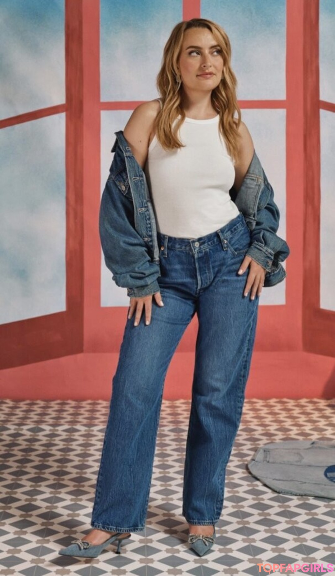 Amelia Dimoldenberg adult model photo