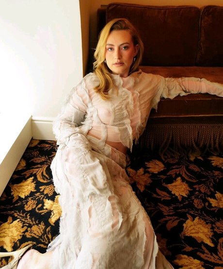 Amelia Dimoldenberg star porn img