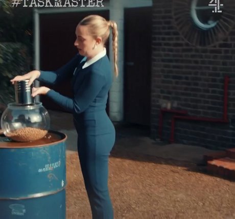 Amelia Dimoldenberg nude actress photos