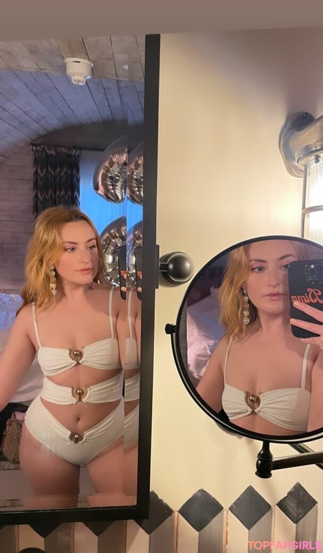 Amelia Dimoldenberg art model gallery