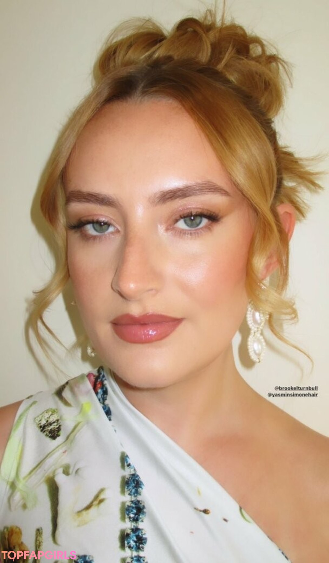 Amelia Dimoldenberg xxx actress archive