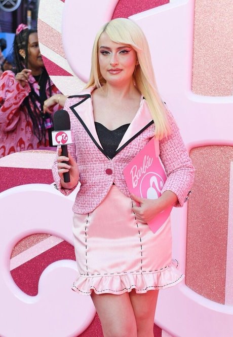 Amelia Dimoldenberg nude pornstar galleries